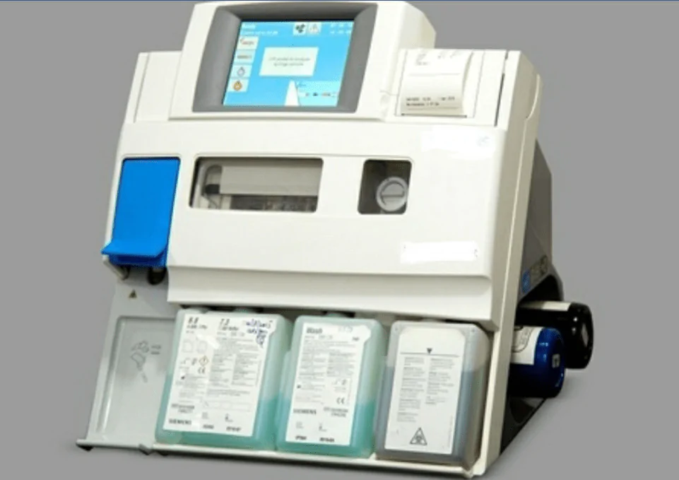 جهاز تحليل غازات الدم بالمحاليل
