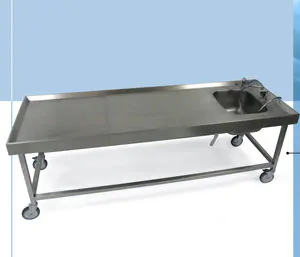 طاولة الغسل بالمشرحة